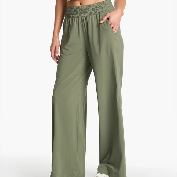 Vuori Villa Wideleg Pant in Pistachio - Picture 2 of 7